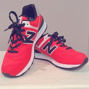 NEW Women’s New Balance 574 V2 sneaker.